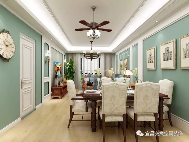 餐廳設(shè)計，家具的選材與客廳相呼應(yīng)，整體層次感好，視覺上也更顯通透、清爽，桌上的花，正寧靜而蓬勃地開放在這個溫馨的家里。